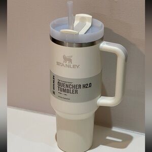 BNWT - Stanley Cream 40oz Quencher Tumbler Cup
